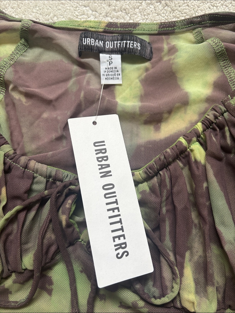 Urban Outfitters Green & Brown Long Sleeve Crop Top - Picture 2 of 6